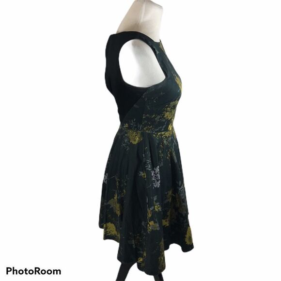 Closet London Fit and‎ Flare Cut Out Dress Size 4US - Picture 5 of 8